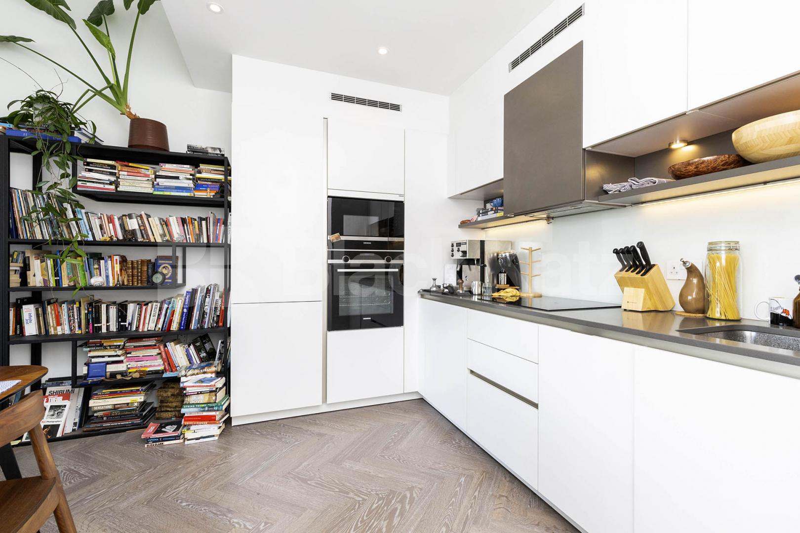 New Development 2 bed 2 bath with large balcony close to kings cross Market Road, Caledonian Road